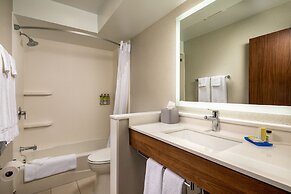Holiday Inn Express & Suites Chatsworth by IHG
