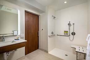 Holiday Inn Express & Suites Chatsworth by IHG