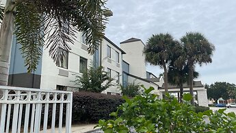 Destiny Palms Hotel Maingate West