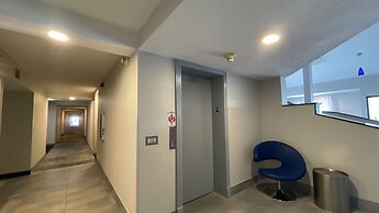 Destiny Palms Hotel Maingate West