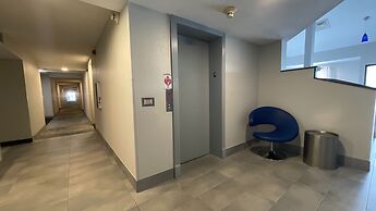 Destiny Palms Hotel Maingate West