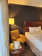 La Saguenéenne - Hôtel et Centre de Congrès