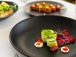 Pullman Cairns International