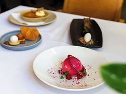 Pullman Cairns International