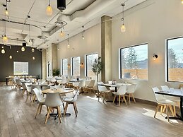 Divya Sutra Plaza and Conference Centre Calgary Airport