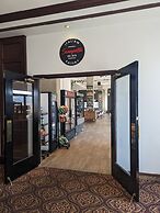 Divya Sutra Plaza and Conference Centre Calgary Airport