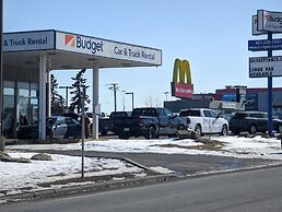 Divya Sutra Plaza and Conference Centre Calgary Airport