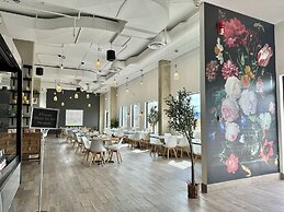 Divya Sutra Plaza and Conference Centre Calgary Airport