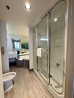 Divya Sutra Plaza and Conference Centre Calgary Airport