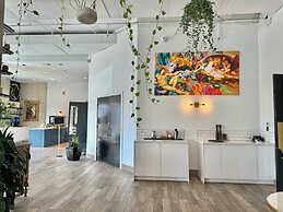 Divya Sutra Plaza and Conference Centre Calgary Airport