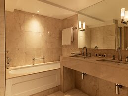 The Lygon Arms - an Iconic Luxury Hotel