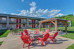Red Roof Inn & Suites Wilkesboro