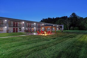 Red Roof Inn & Suites Wilkesboro