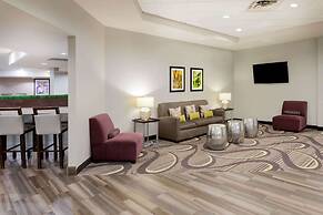 La Quinta Inn & Suites by Wyndham Minneapolis Bloomington W
