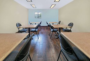 Super 8 by Wyndham New Braunfels I-35