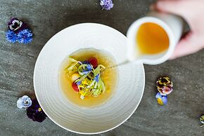 Fairmont Vancouver Airport In-Terminal Hotel