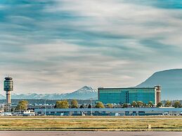 Fairmont Vancouver Airport In-Terminal Hotel
