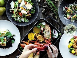 Fairmont Vancouver Airport In-Terminal Hotel