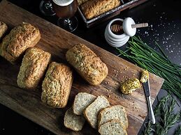 Fairmont Vancouver Airport In-Terminal Hotel