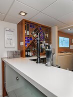 Holiday Inn Express London Gatwick - Crawley by IHG