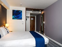 Holiday Inn Express London Gatwick - Crawley by IHG