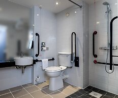 Holiday Inn Express London Gatwick - Crawley by IHG