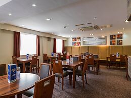 Holiday Inn Express London Gatwick - Crawley by IHG