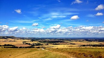 Holiday Inn Express London Gatwick - Crawley by IHG