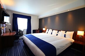 Holiday Inn Express London Gatwick - Crawley by IHG