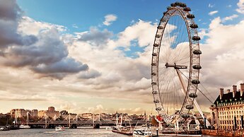 Holiday Inn Express London Gatwick - Crawley by IHG