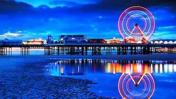 Holiday Inn Express London Gatwick - Crawley by IHG