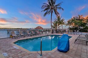 Hutchinson Island Hotel
