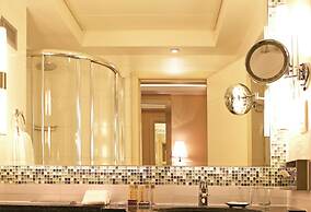 Crowne Plaza Limassol by IHG