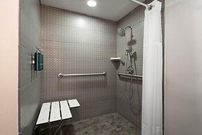 DoubleTree by Hilton Richmond - Midlothian