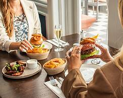 DoubleTree by Hilton Brighton Metropole