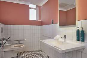 DoubleTree by Hilton Brighton Metropole