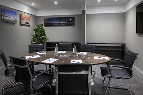 DoubleTree by Hilton Dartford Bridge