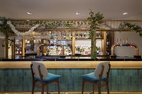 DoubleTree by Hilton Dartford Bridge