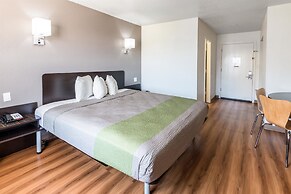 Studio 6 Arlington, TX