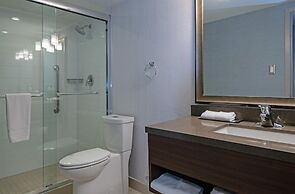 DoubleTree by Hilton Hotel West Edmonton