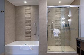 DoubleTree by Hilton Hotel West Edmonton