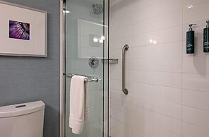 DoubleTree by Hilton Hotel West Edmonton