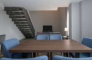 DoubleTree by Hilton Hotel West Edmonton