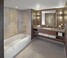DoubleTree by Hilton Hotel West Edmonton