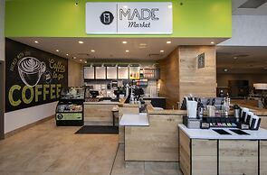 DoubleTree by Hilton Hotel & Conference Centre Regina
