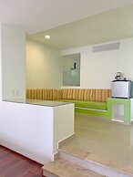 Seven Crown Express & Suites by Kavia