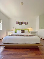 Seven Crown Express & Suites by Kavia
