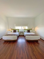 Seven Crown Express & Suites by Kavia