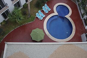 Seven Crown Express & Suites by Kavia