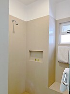 Seven Crown Express & Suites by Kavia